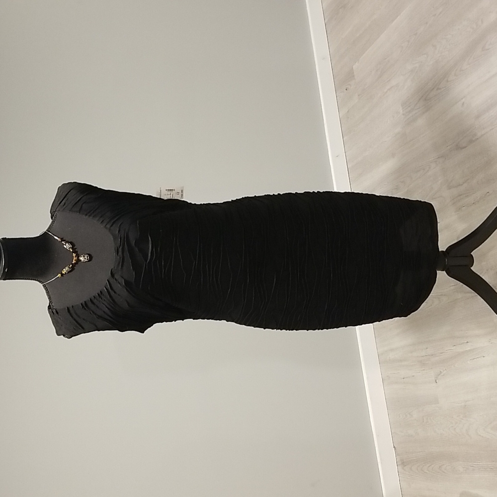 MAKE AN OFFER  Roz & Ali Black Sleeveless Dress